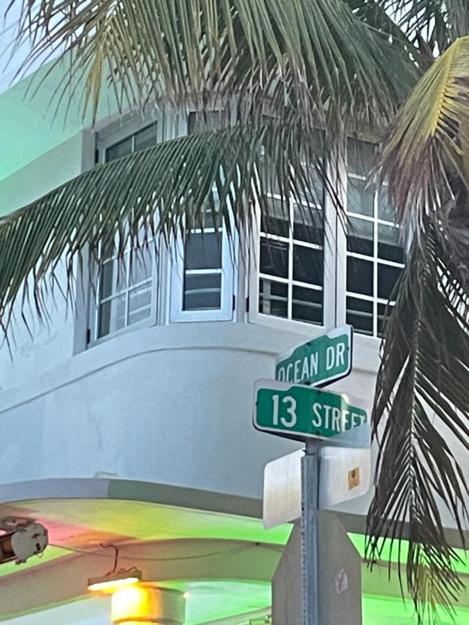 Beachfront Apt In Carlyle Hotel On Ocean Drive ไมอามีบีช ภายนอก รูปภาพ