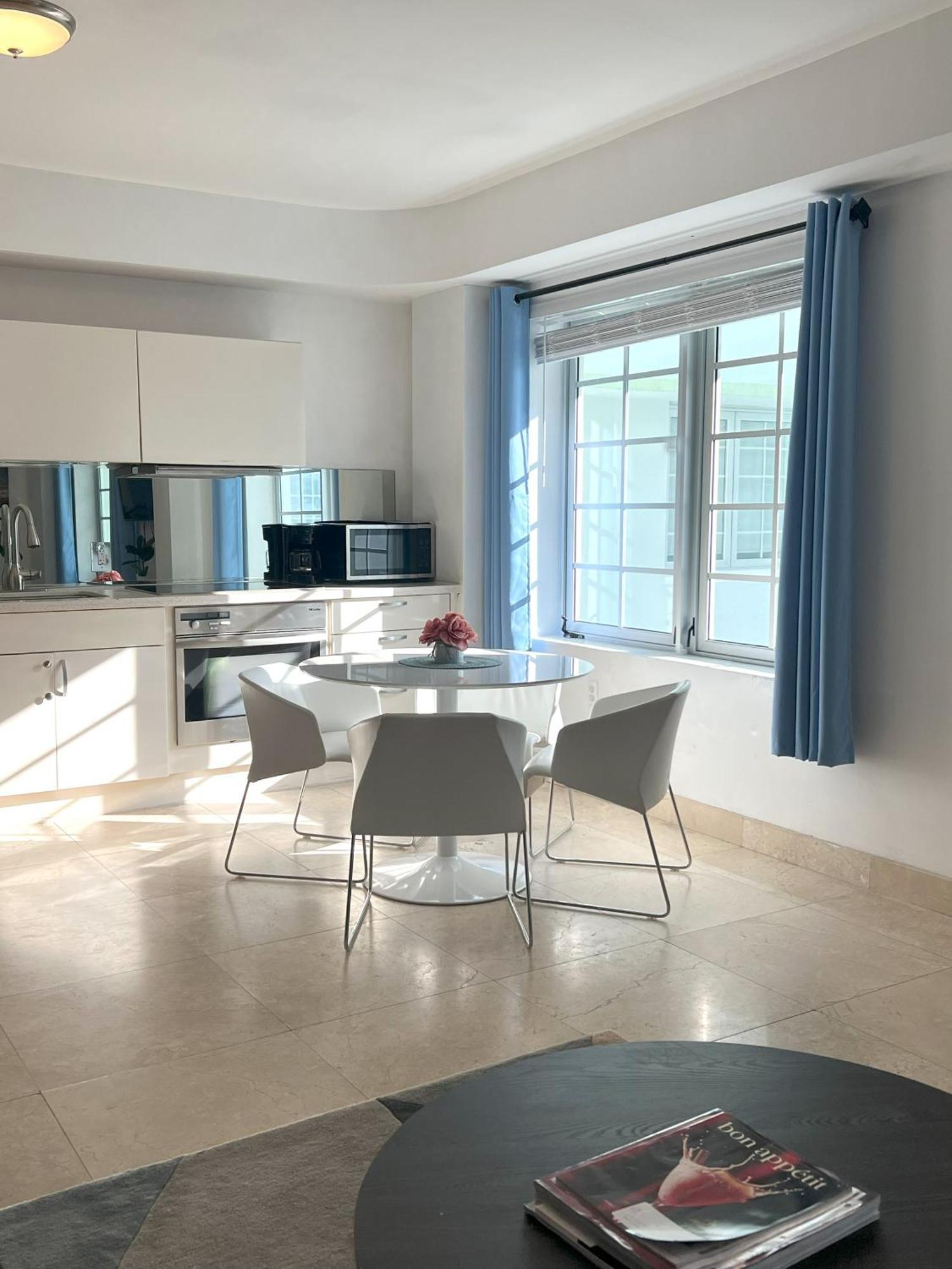 Beachfront Apt In Carlyle Hotel On Ocean Drive ไมอามีบีช ภายนอก รูปภาพ